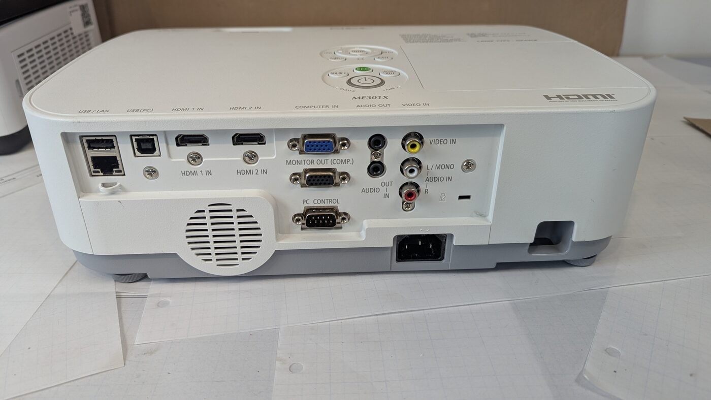 NEC NP-ME301X 3LCD Projector 3000 Lumens XGA HDMI - 1480 Lamp Hours
