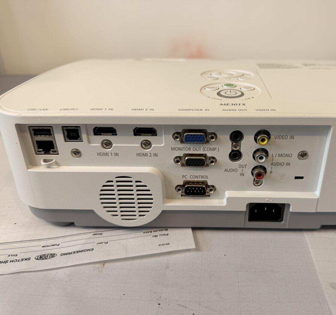 NEC NP-ME301X 3LCD Projector 3000 Lumens XGA HDMI - 3207 Lamp Hours
