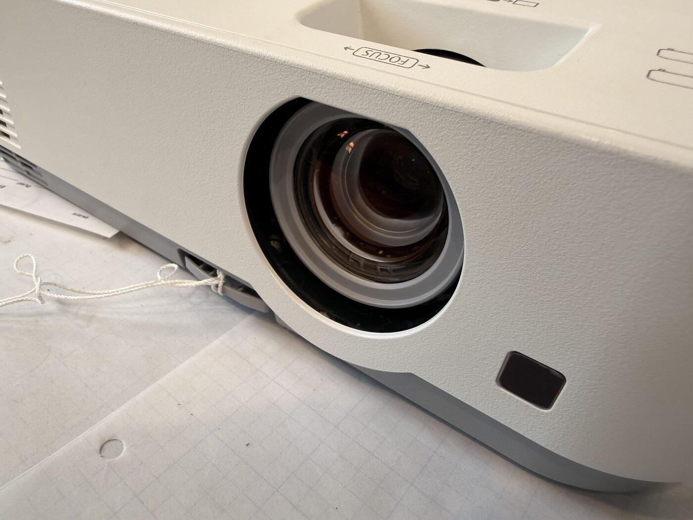 NEC NP-ME301X 3LCD Projector 3000 Lumens XGA HDMI - 3207 Lamp Hours
