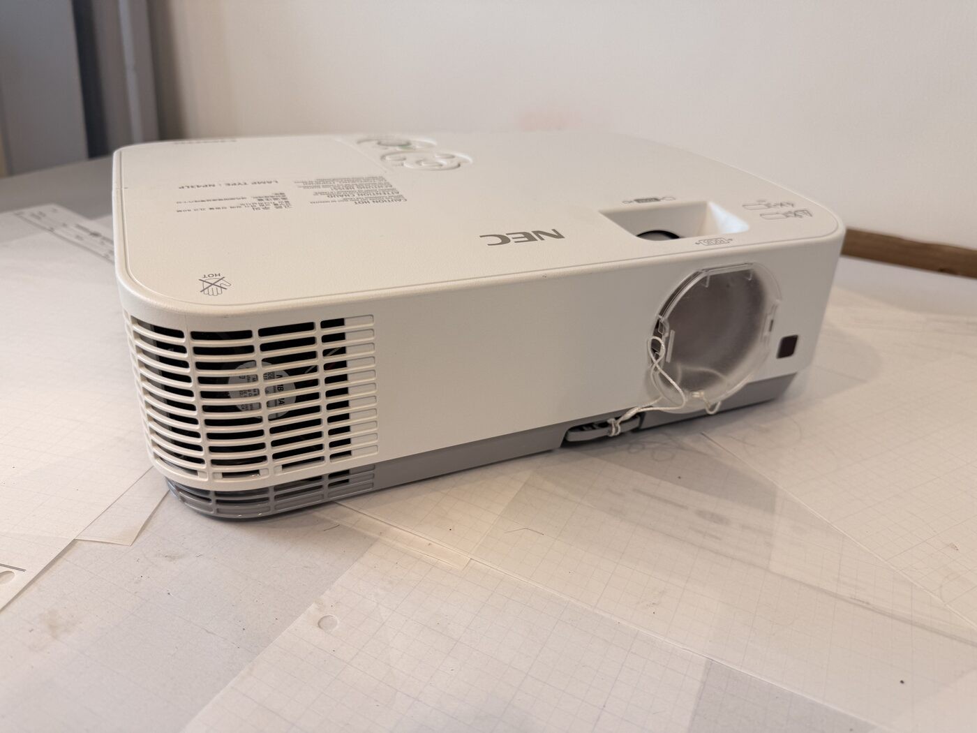 NEC NP-ME301X 3LCD Projector 3000 Lumens XGA HDMI - 3739 Lamp Hours