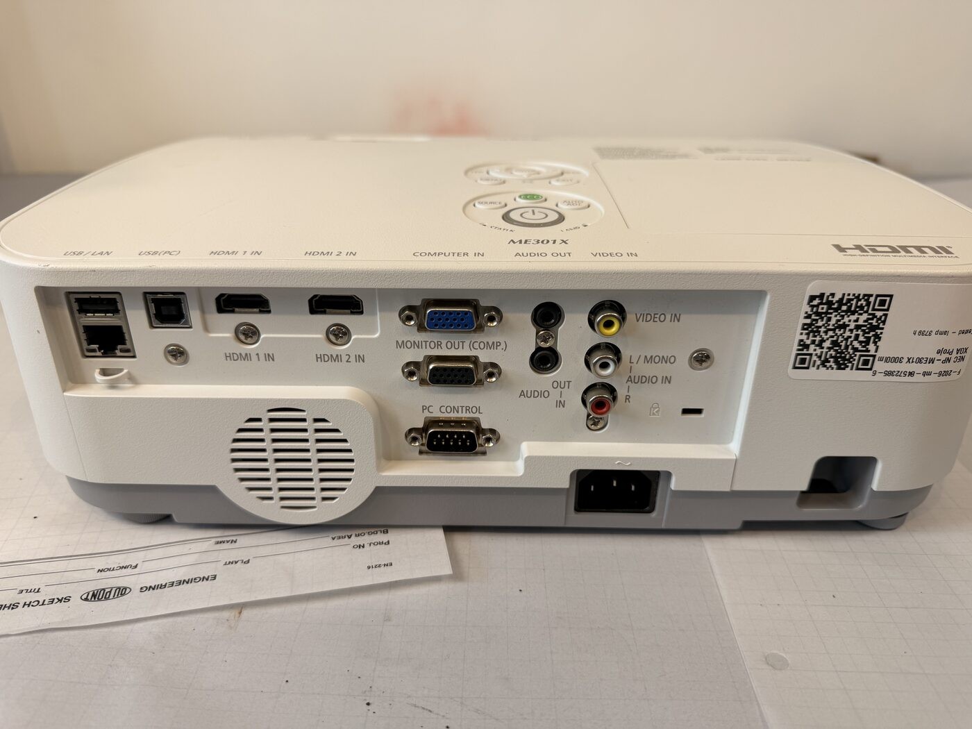 NEC NP-ME301X 3LCD Projector 3000 Lumens XGA HDMI - 3739 Lamp Hours