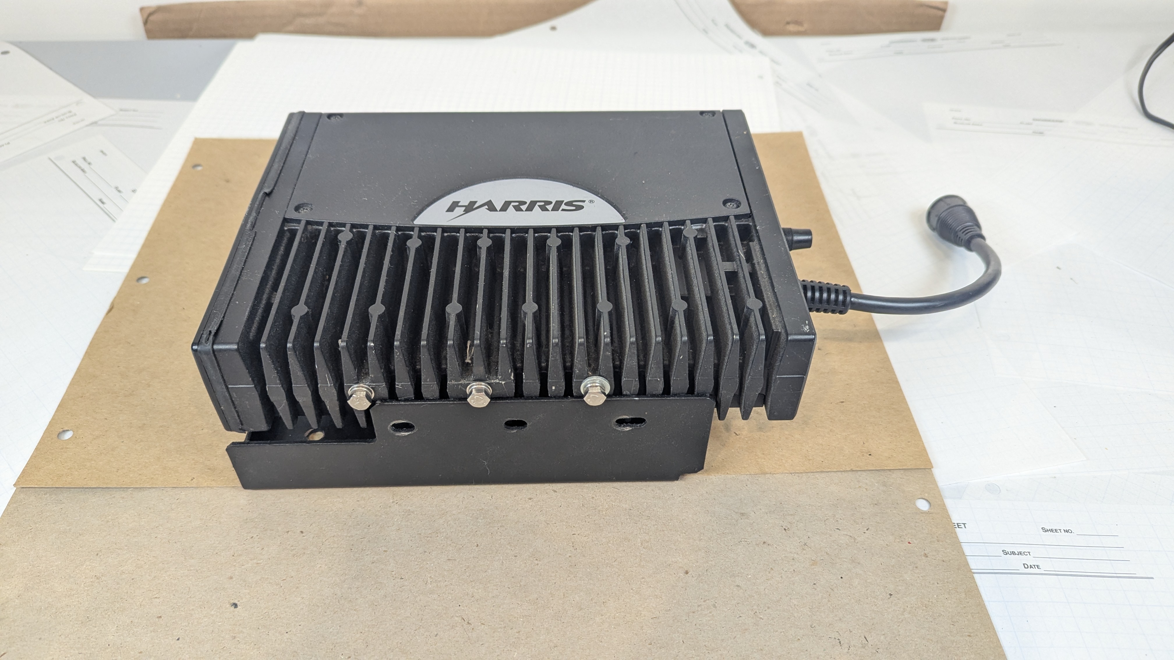 Harris M7300 M5300 MAMW-SDMXX 800MHz Mobile Radio + Control Head Mic Speaker