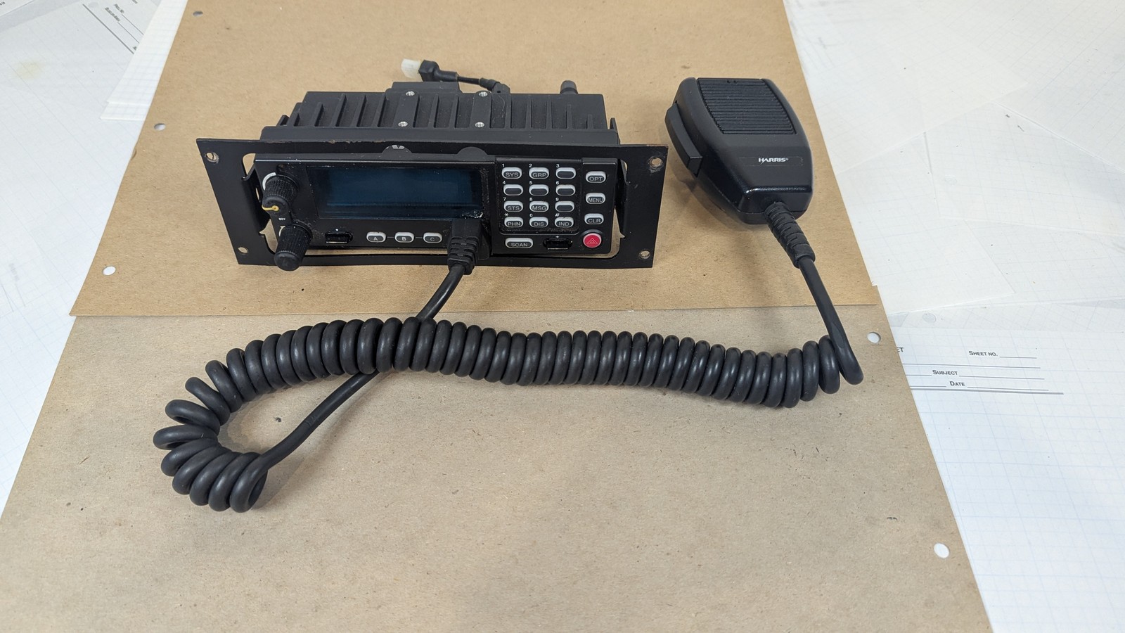 Harris M7300 M5300 MAMW-SDMXX 800MHz Mobile Radio + Control Head Mic Speaker