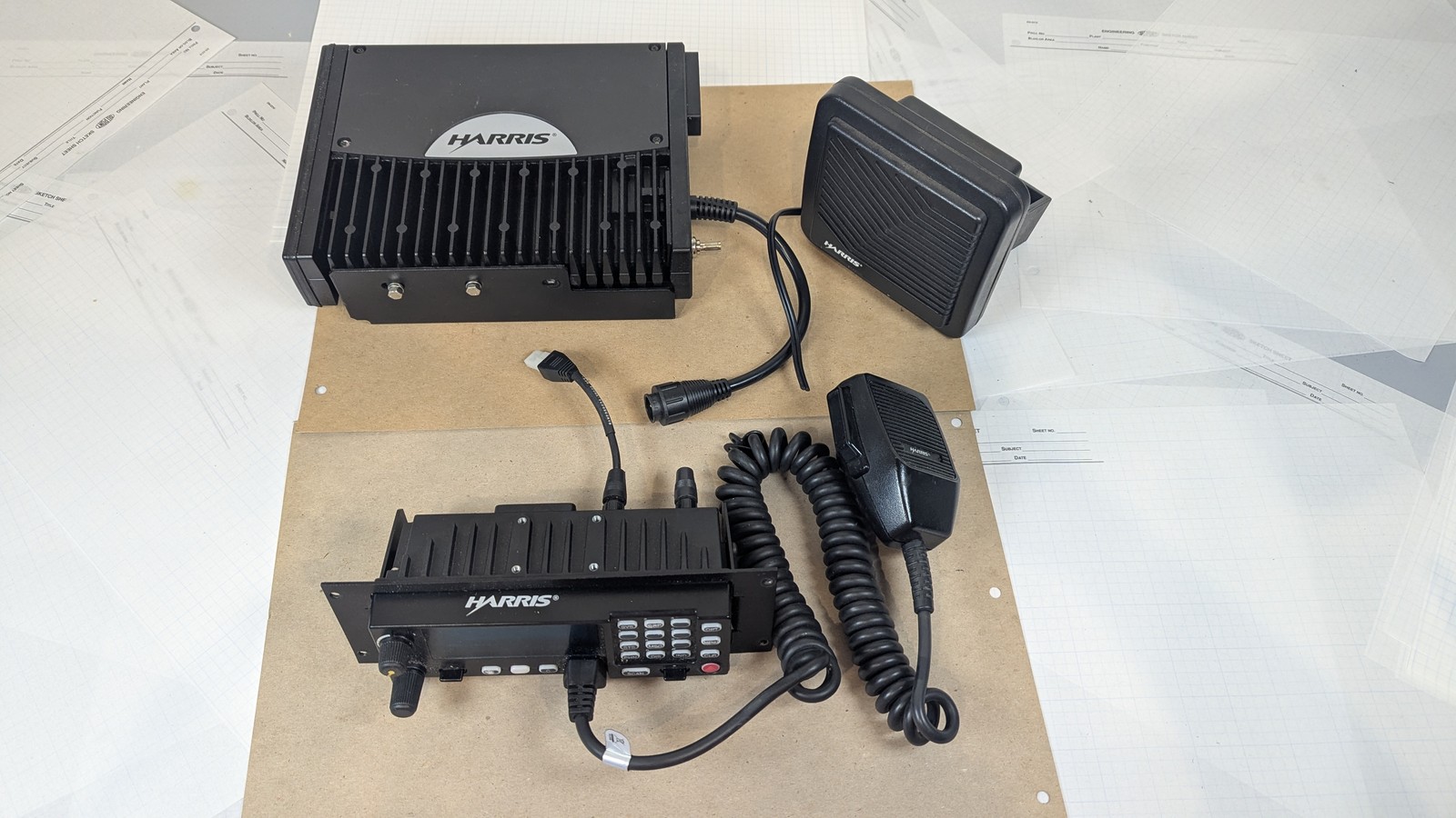 Harris XG-75M M7300 M5300 800MHz Mobile Radio + Control Head Mic Speaker Bundle