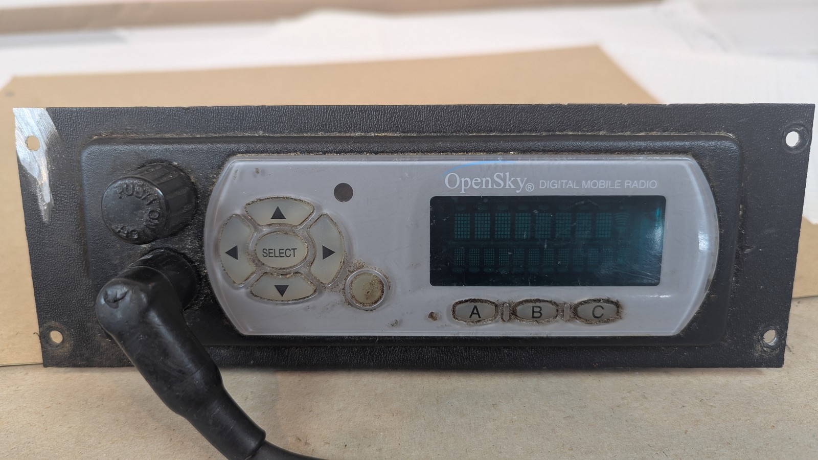Tyco Harris Macom OpenSky CH-103 Control Head MACDOS0003 + Speaker Mic Powers On