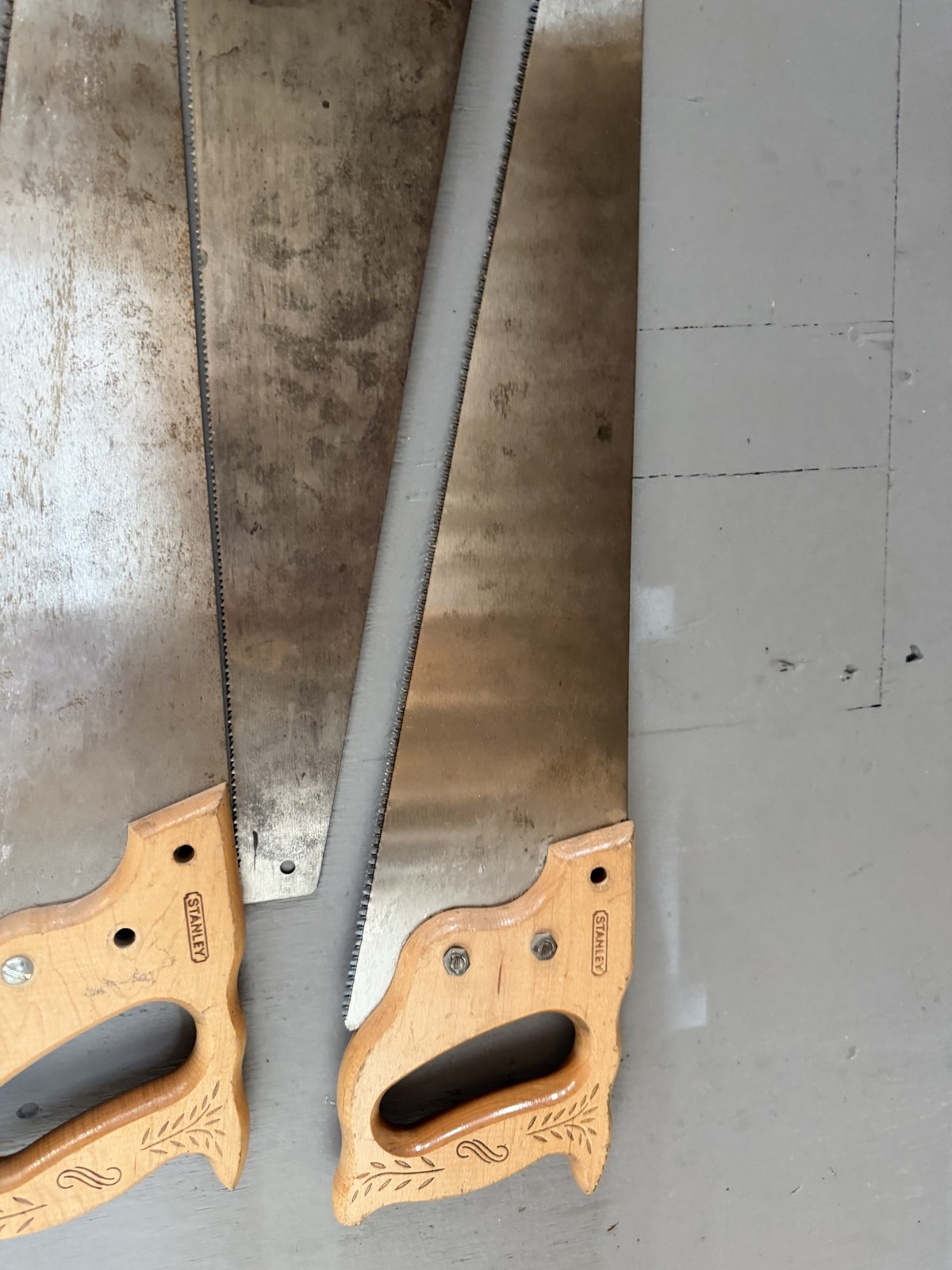 Lot of 6 Hand Saws Stanley Wood Handle Crosscut Rough Cut Carpentry Tools