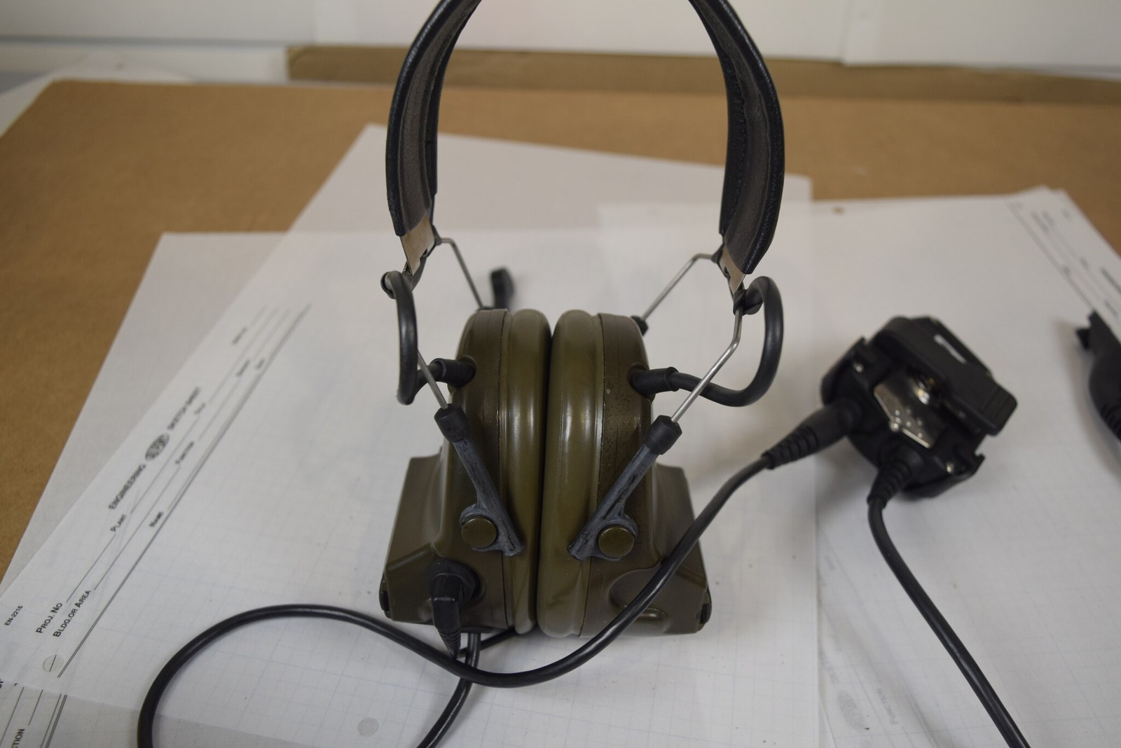 3M Peltor ComTac II MT15H69FB-19 Headset + FL5063-34 Motorola PTT OD Green AS-IS
