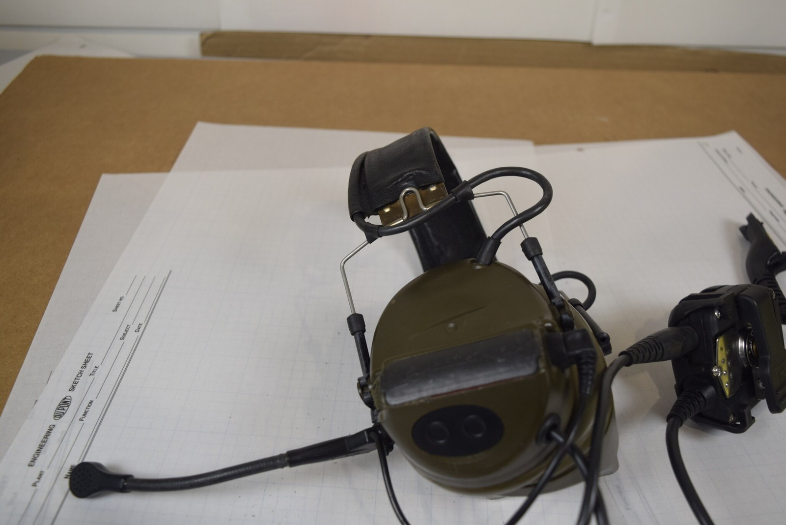3M Peltor ComTac II MT15H69FB-19 Headset + FL5063-34 Motorola PTT OD Green AS-IS