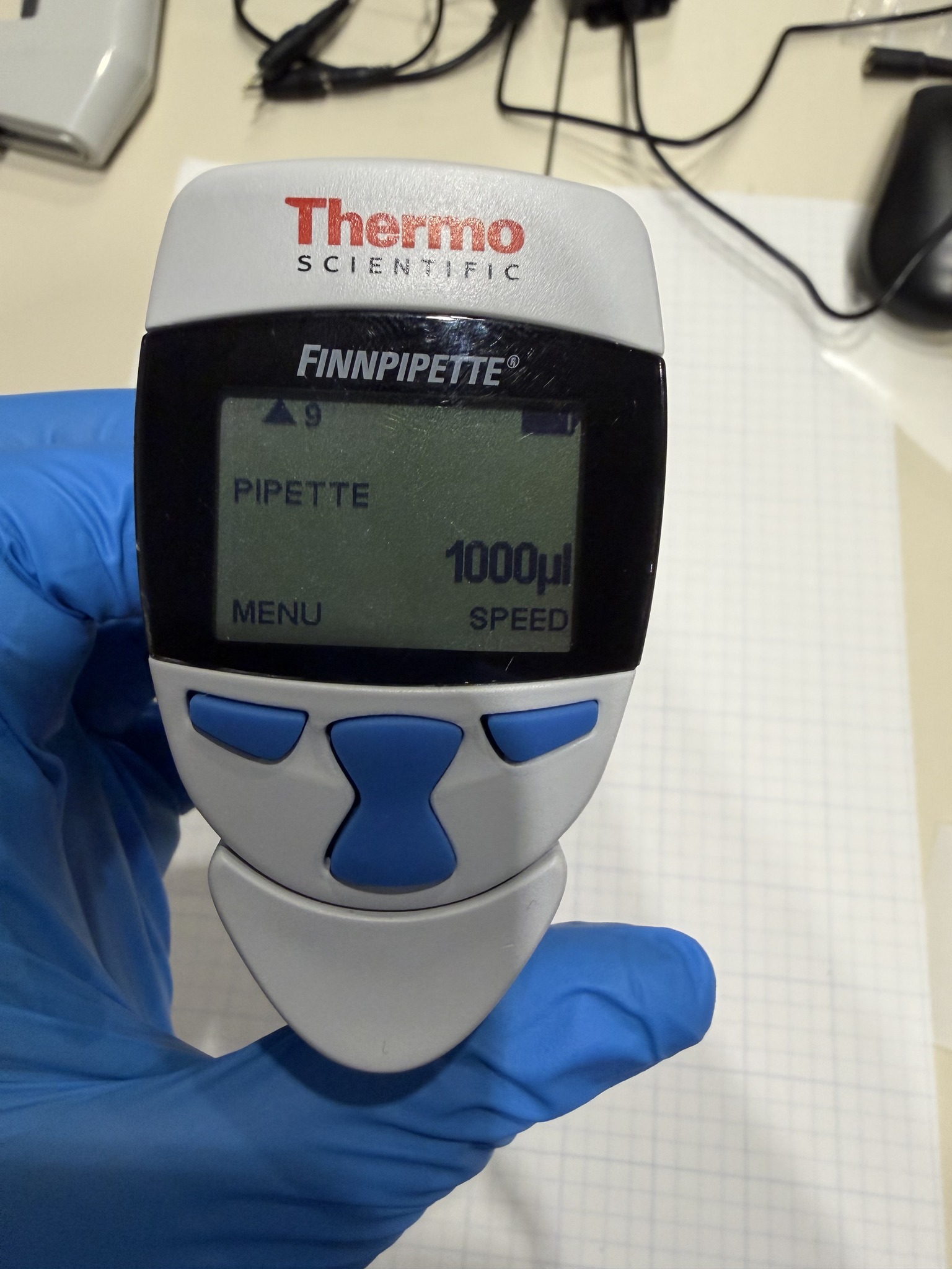 Thermo Finnpipette Novus 100-1000uL Single Channel Electronic Pipette Powers On