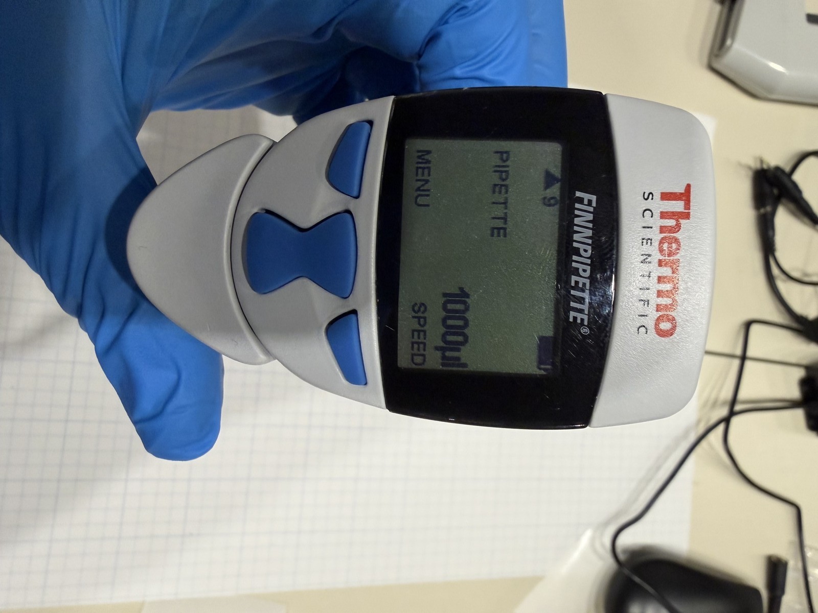 Thermo Finnpipette Novus 100-1000uL Single Channel Electronic Pipette Powers On