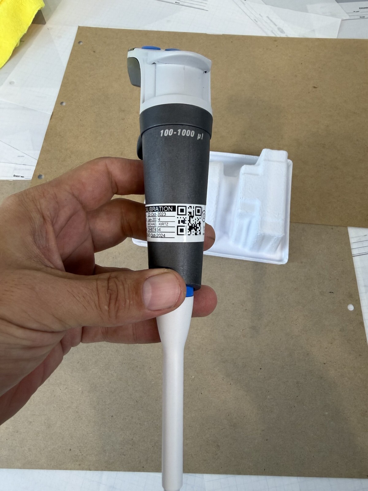 Thermo Finnpipette Novus 100-1000uL Single Channel Electronic Pipette Powers On