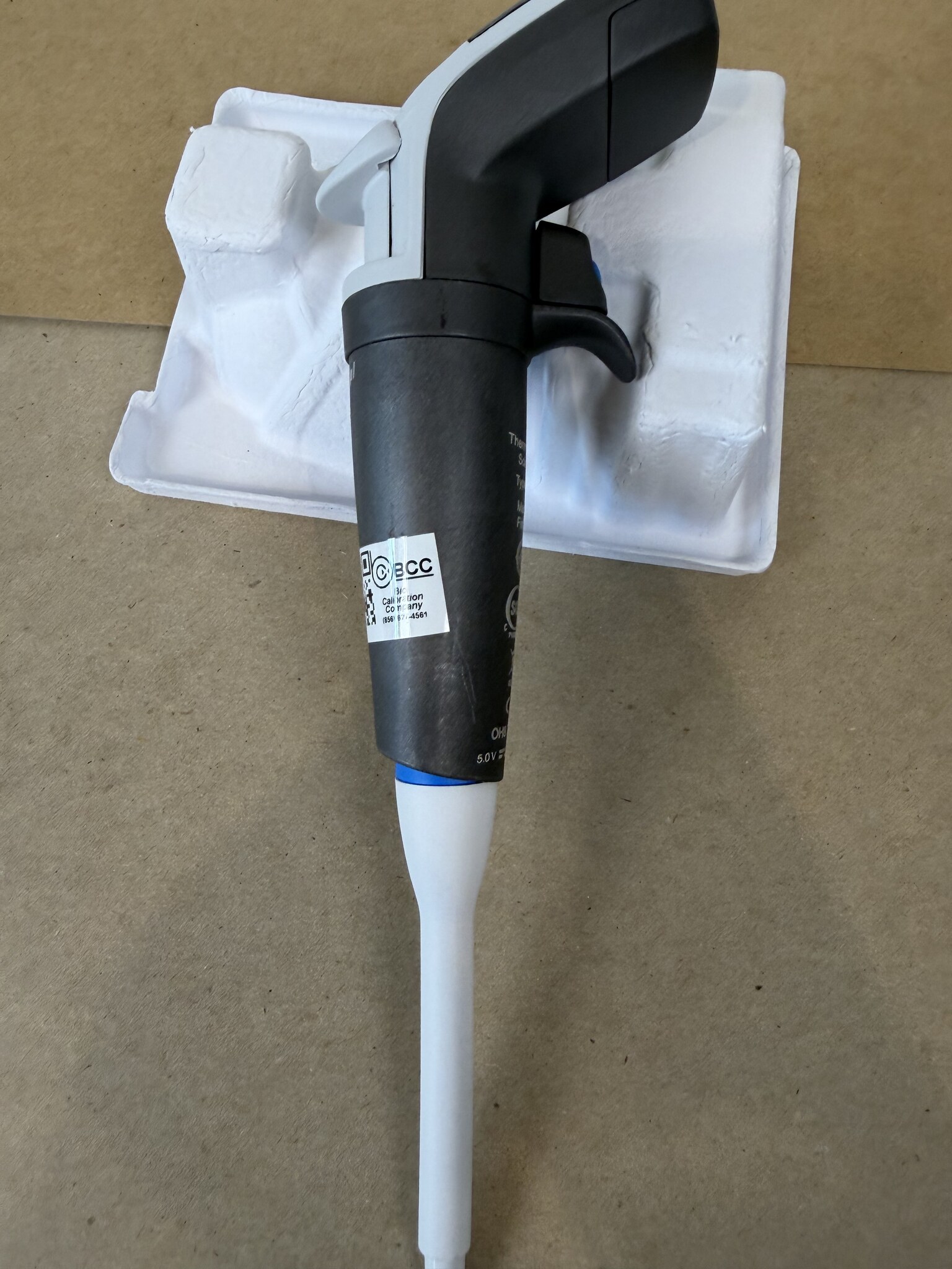 Thermo Finnpipette Novus 100-1000uL Single Channel Electronic Pipette Powers On