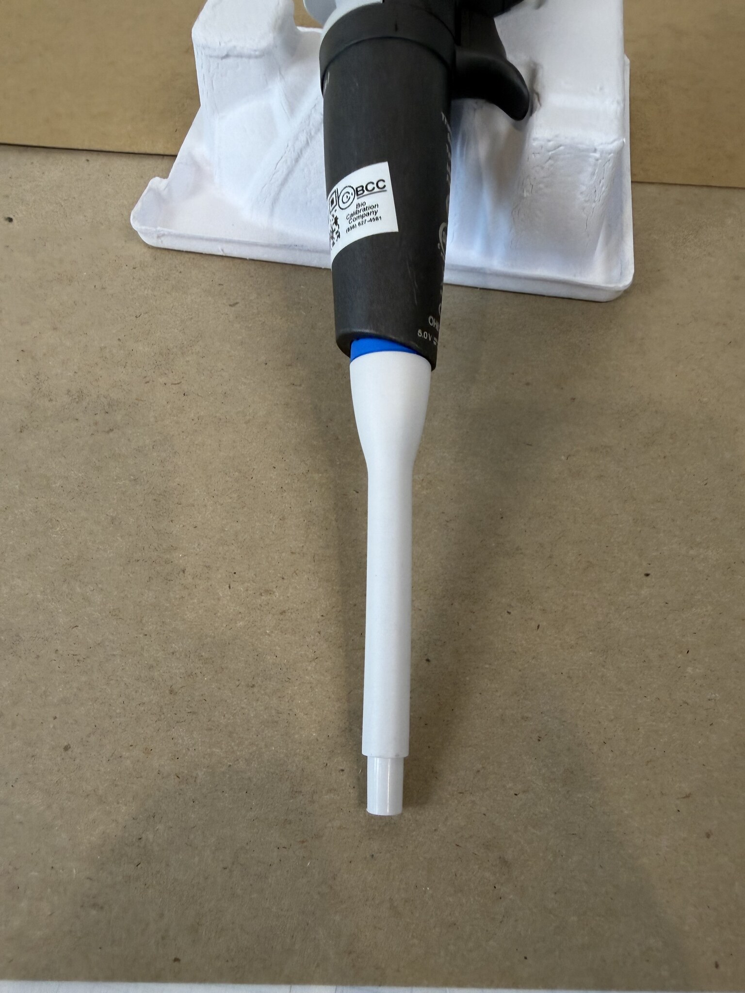 Thermo Finnpipette Novus 100-1000uL Single Channel Electronic Pipette Powers On