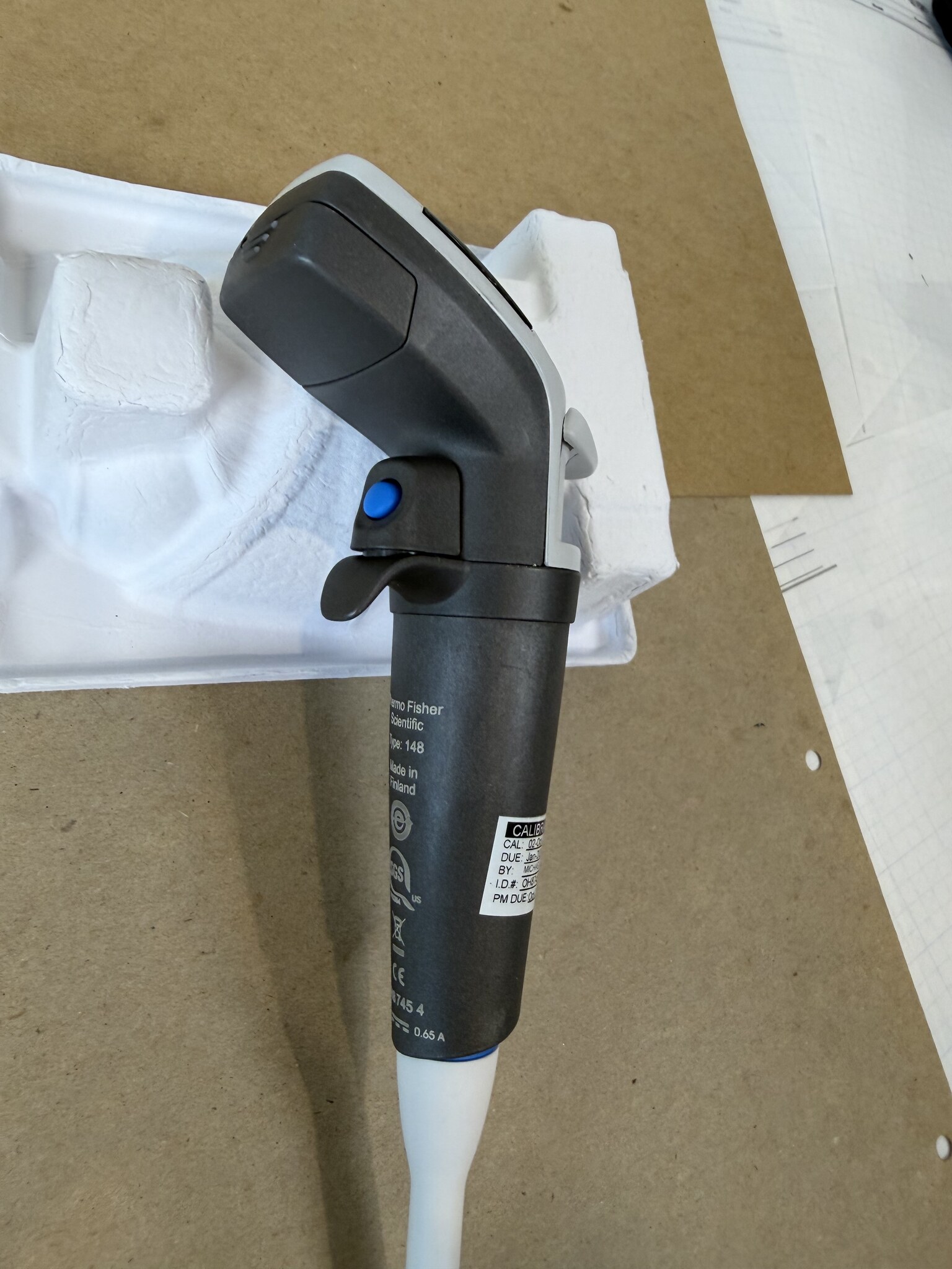 Thermo Finnpipette Novus 100-1000uL Single Channel Electronic Pipette Powers On