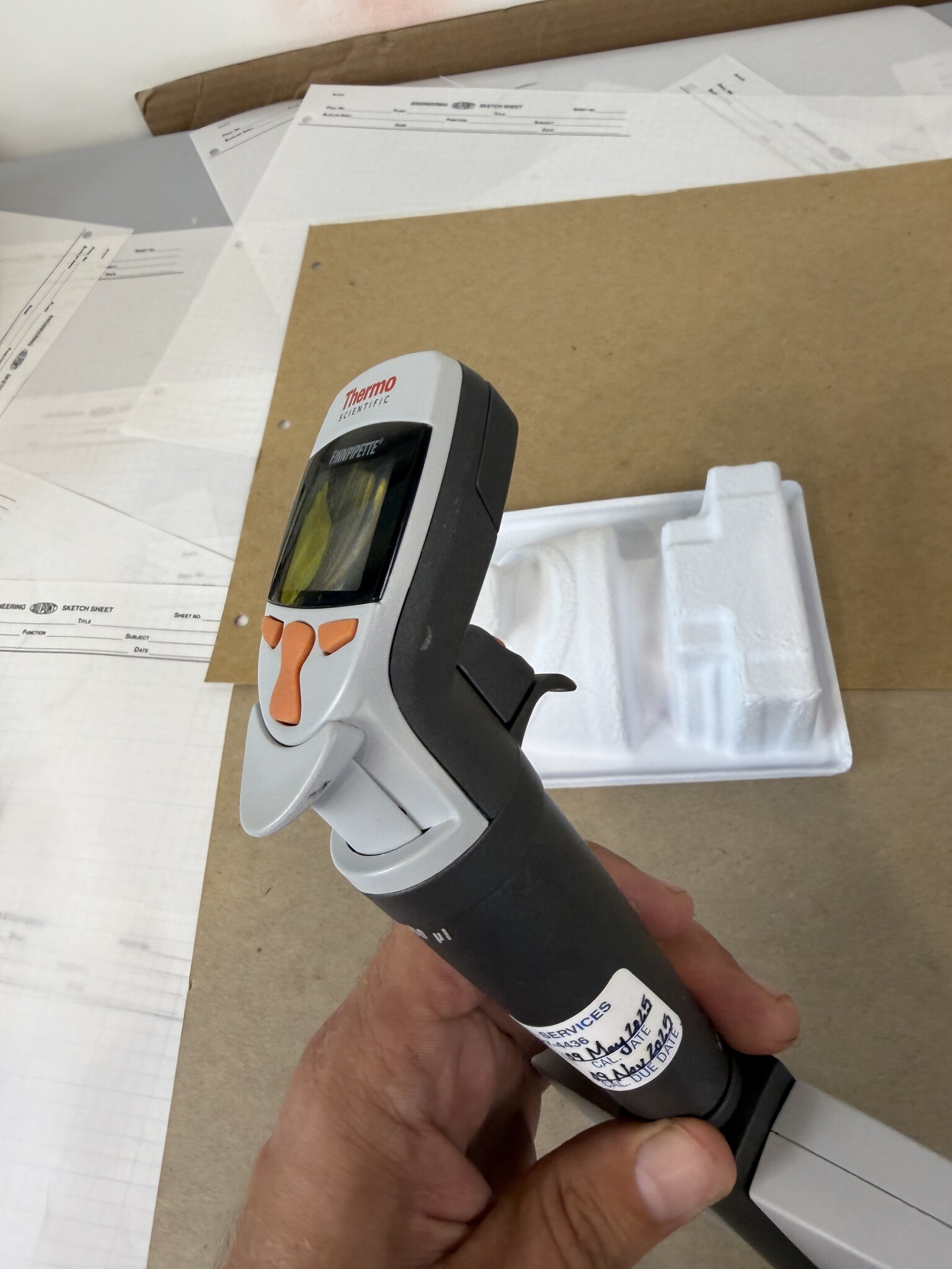 Thermo Finnpipette Novus 12-Channel 30-300uL Electronic Pipette Powers On
