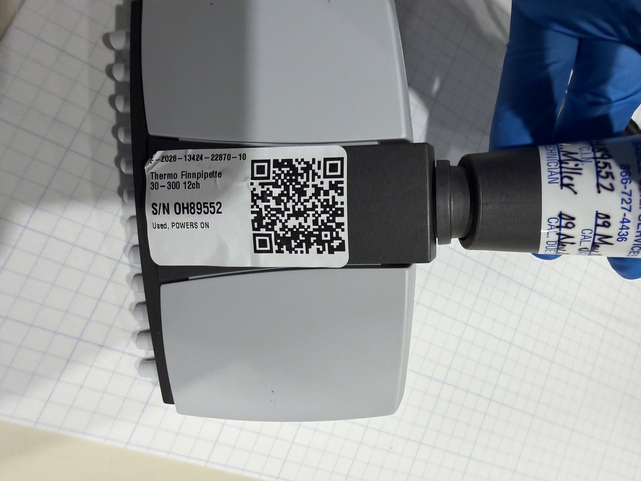 Thermo Finnpipette Novus 12-Channel 30-300uL Electronic Pipette Powers On