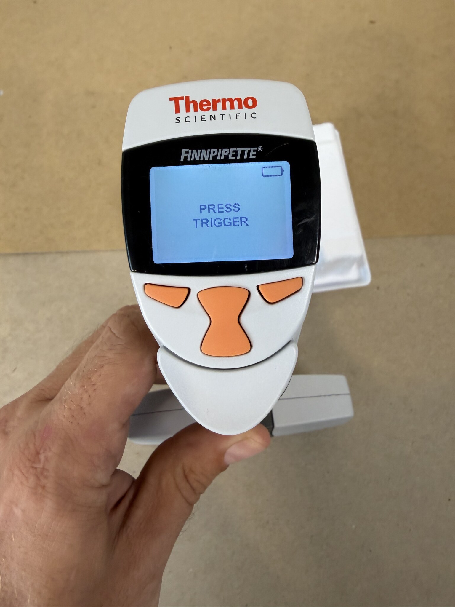 Thermo Finnpipette Novus 12-Channel 30-300uL Electronic Pipette Powers On