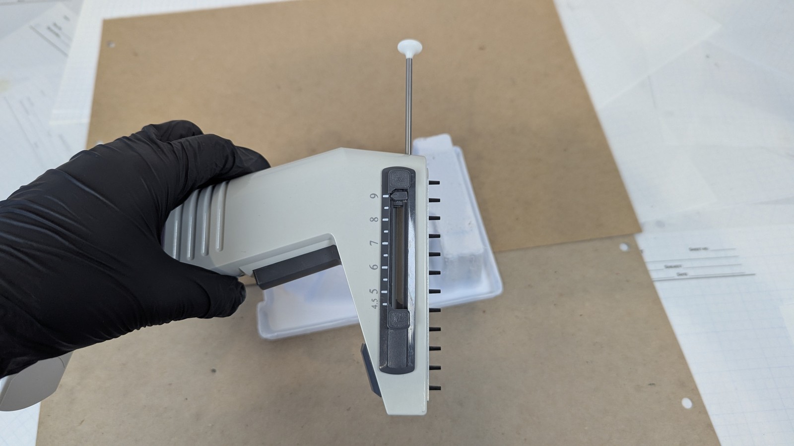 Matrix eQualizer 30uL 12-Channel Adjustable Spacing Pipette Powers On