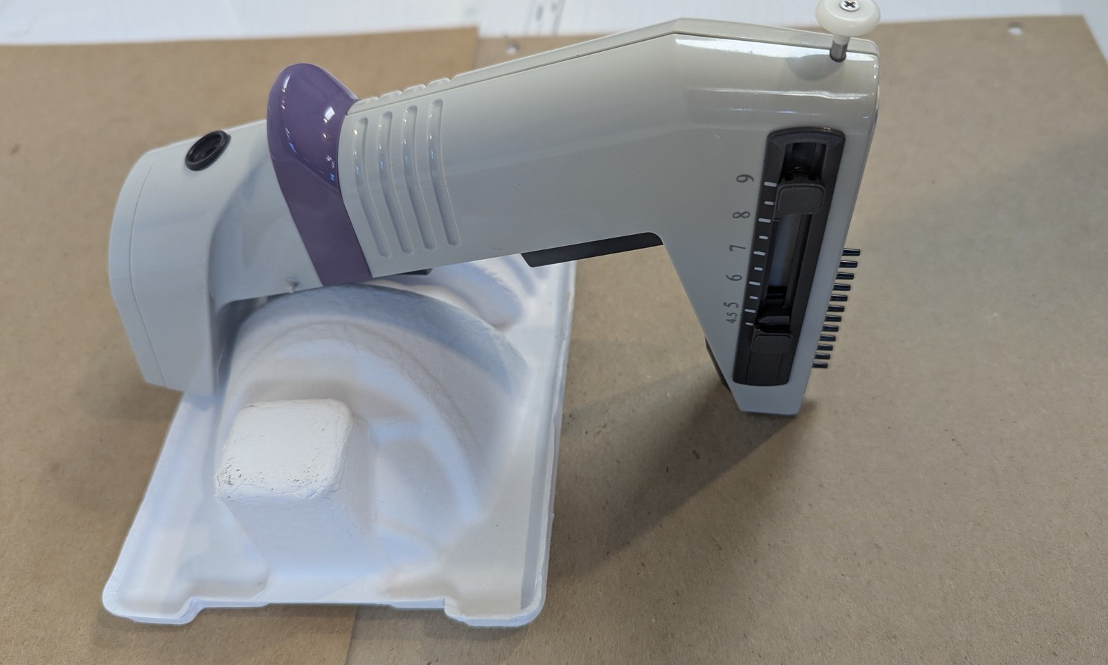 Matrix eQualizer 30uL 12-Channel Adjustable Spacing Pipette Powers On