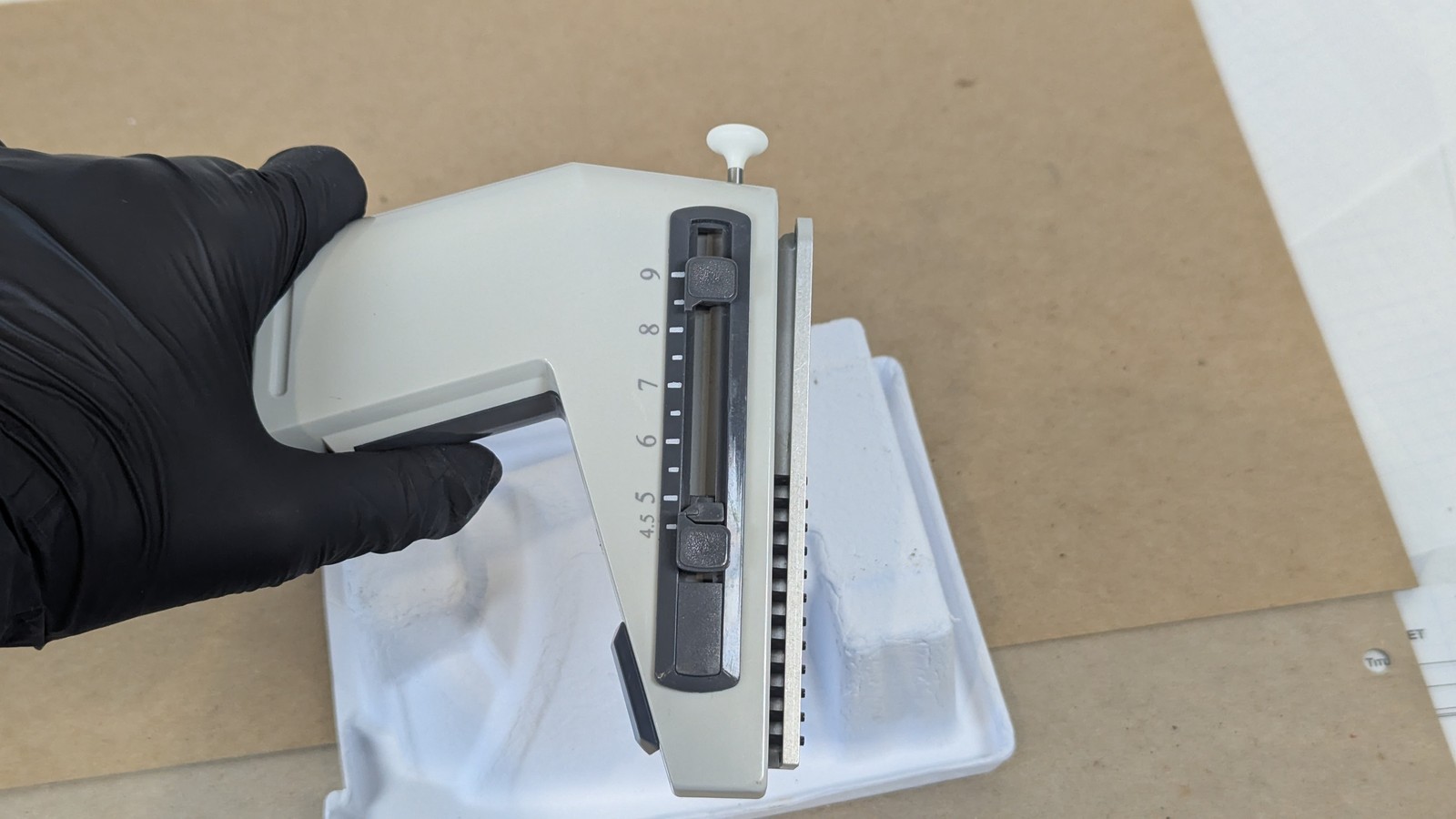Matrix eQualizer 30uL 12-Channel Adjustable Spacing Pipette Powers On
