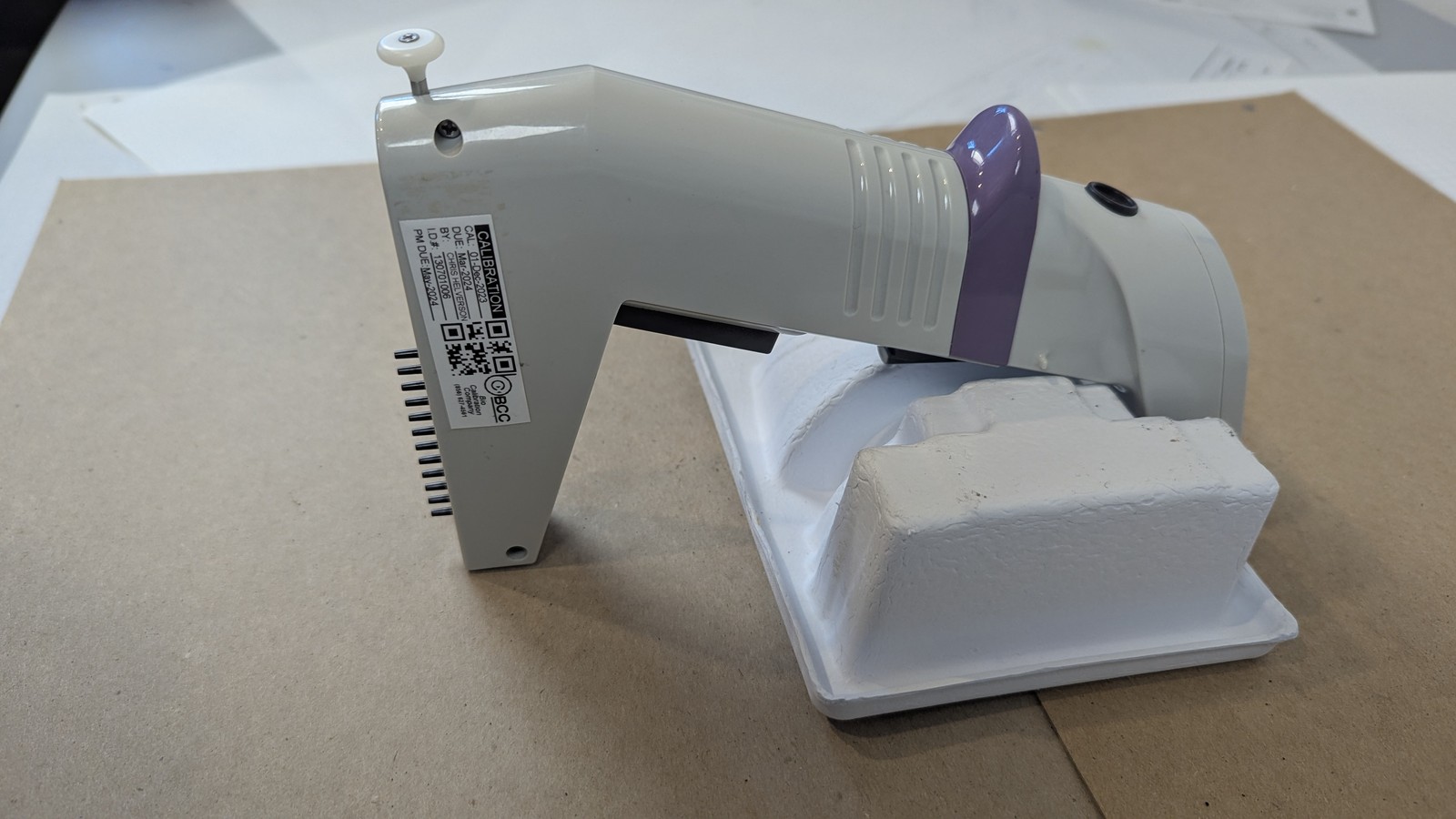 Matrix eQualizer 30uL 12-Channel Adjustable Spacing Pipette Powers On