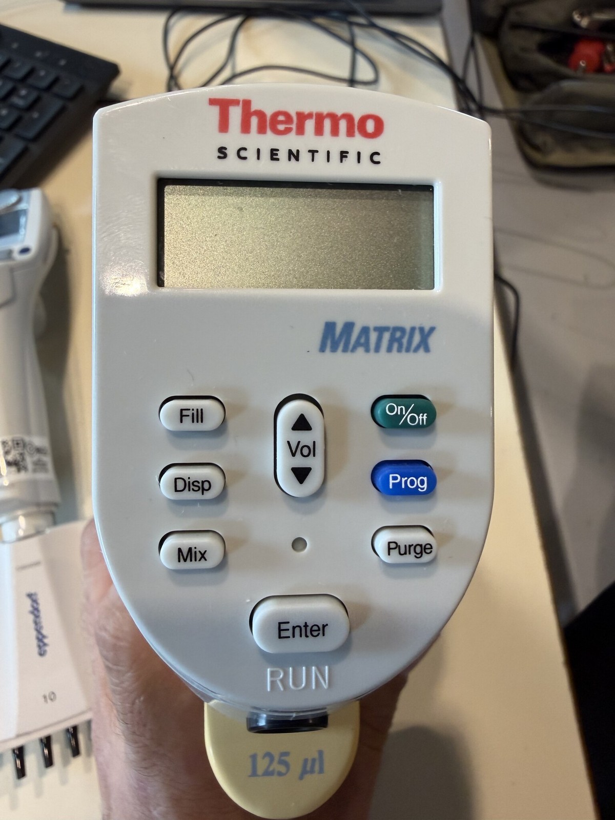 Thermo Matrix eQualizer 125uL 8-Channel Adjustable Spacing Pipette Powers On