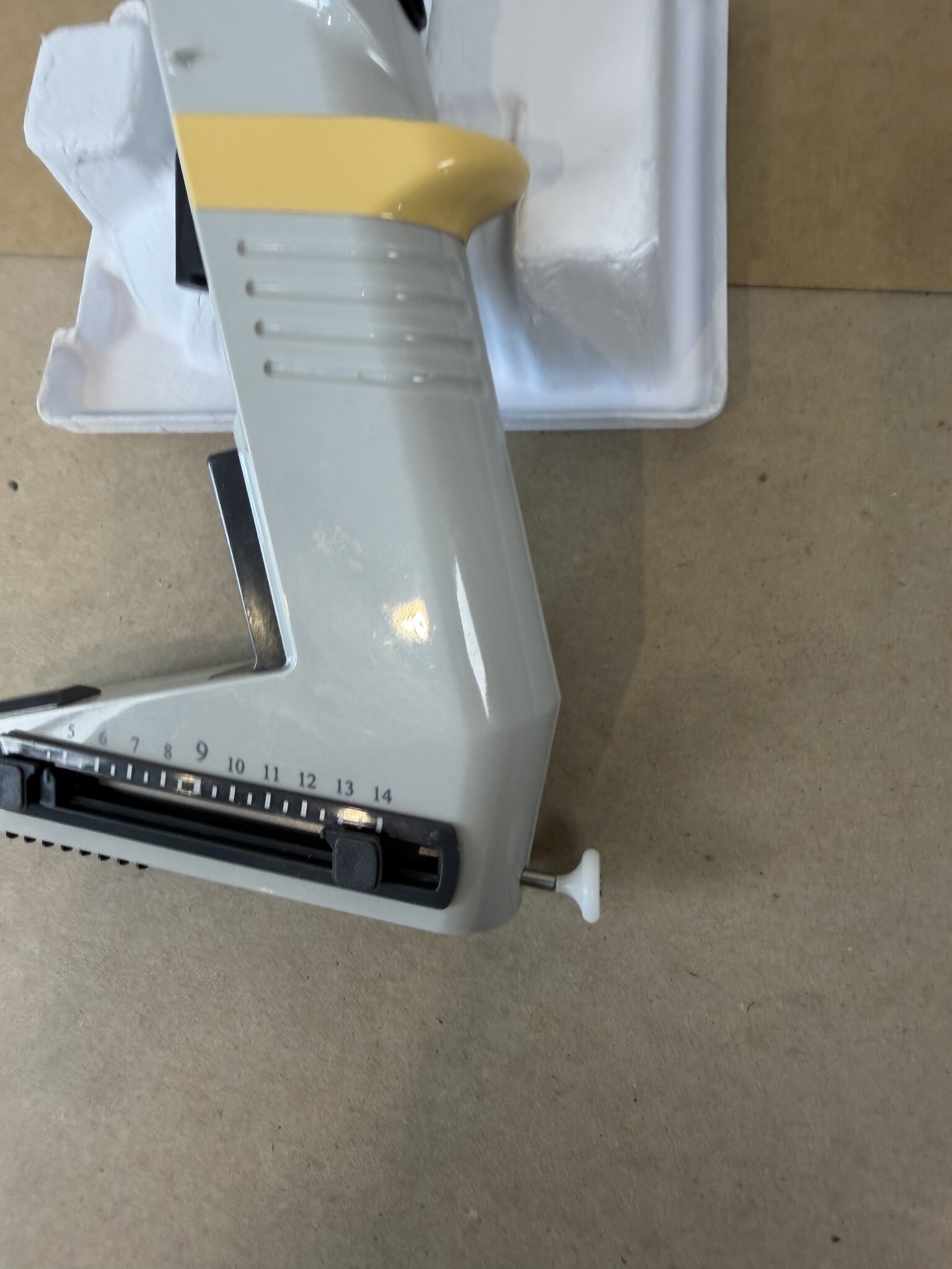 Thermo Matrix eQualizer 125uL 8-Channel Adjustable Spacing Pipette Powers On