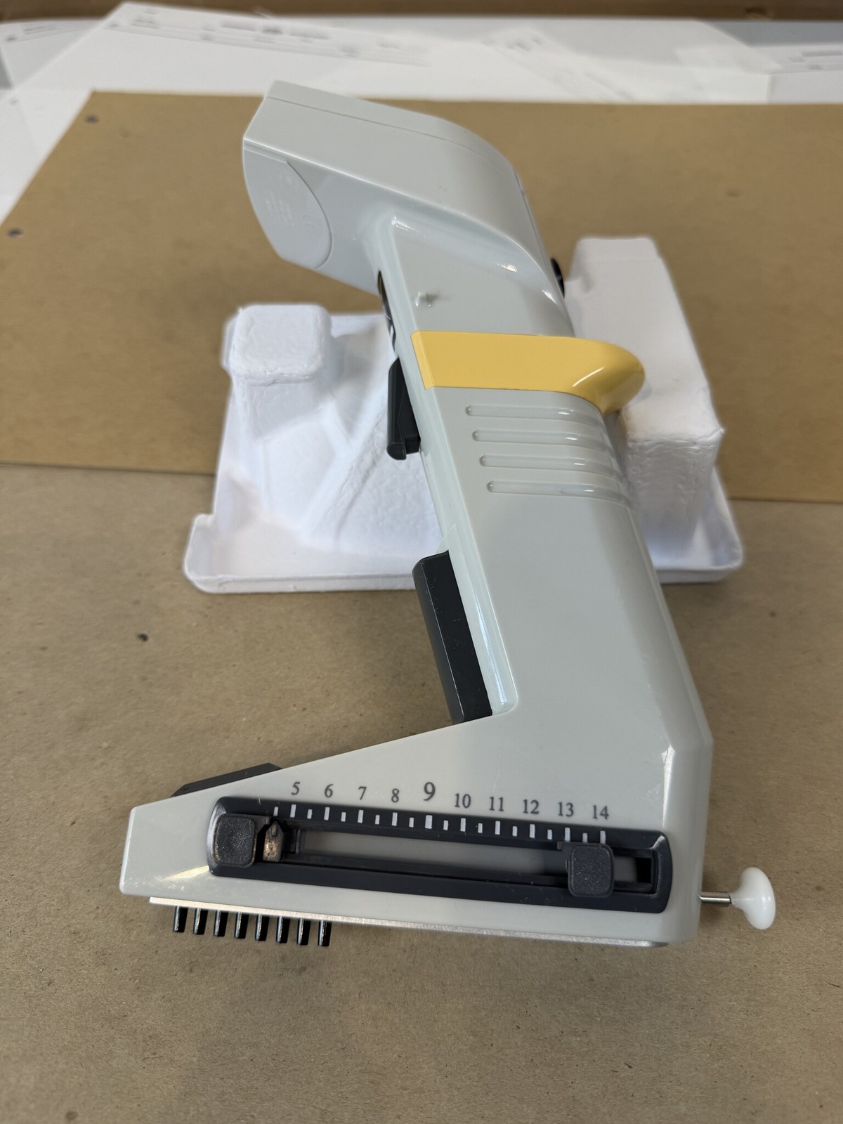 Thermo Matrix eQualizer 125uL 8-Channel Adjustable Spacing Pipette Powers On