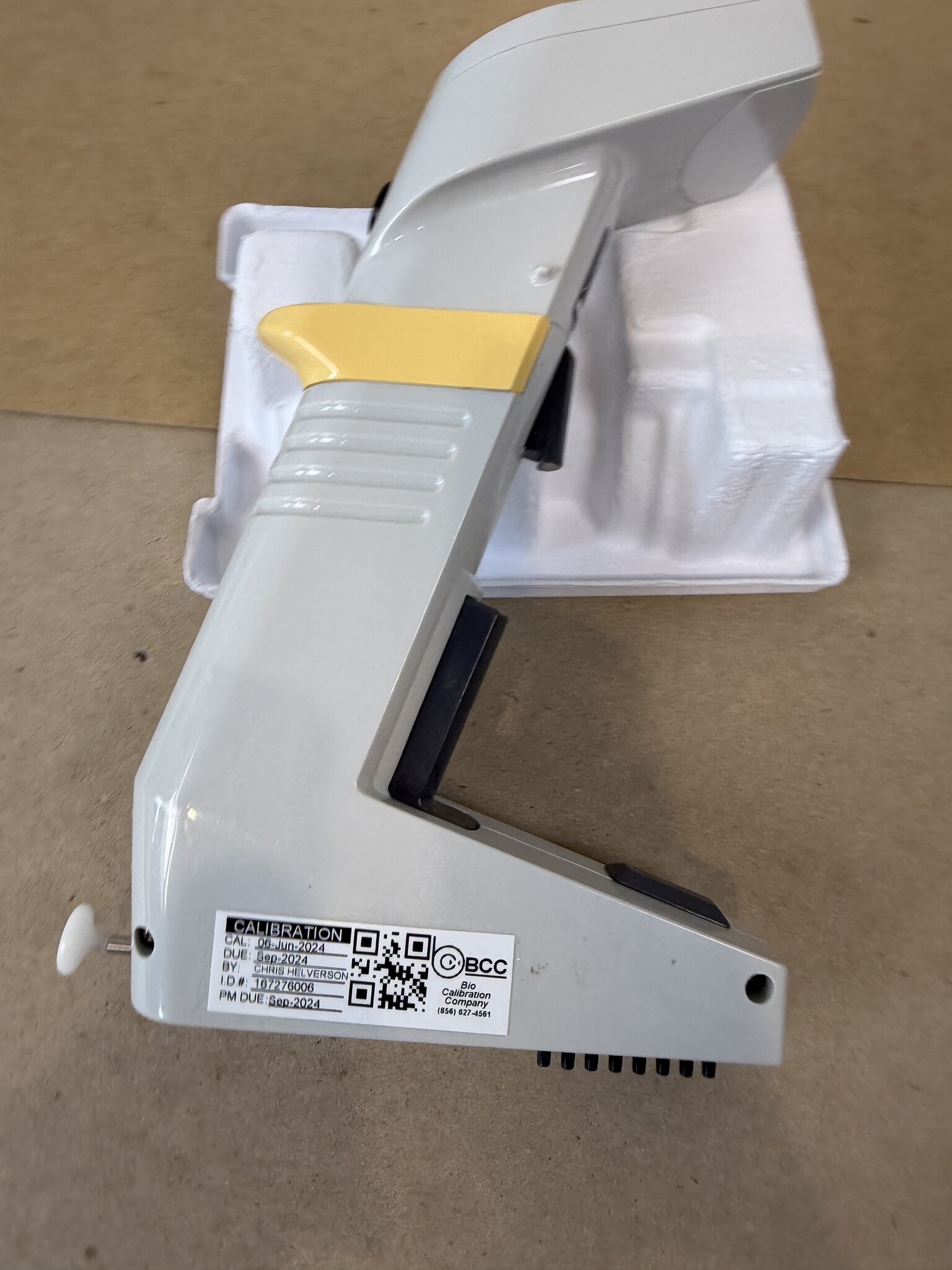 Thermo Matrix eQualizer 125uL 8-Channel Adjustable Spacing Pipette Powers On