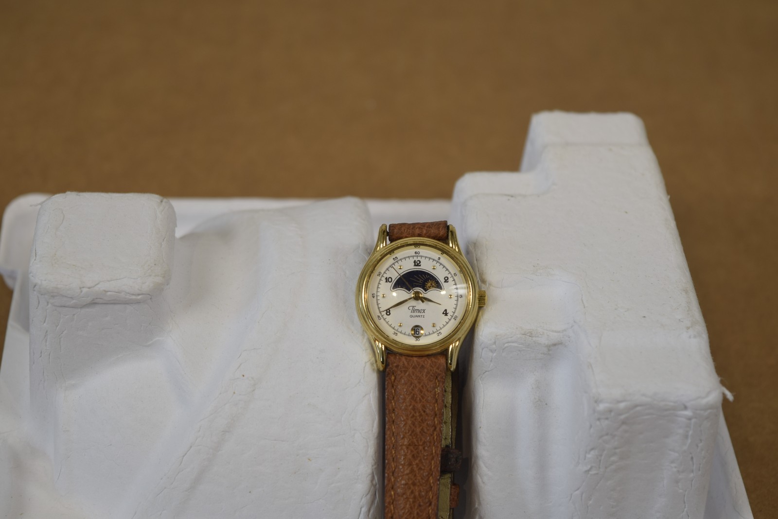 Vintage Timex Sun Moon Phase Quartz Watch Gold Tone Date Brown Leather Band