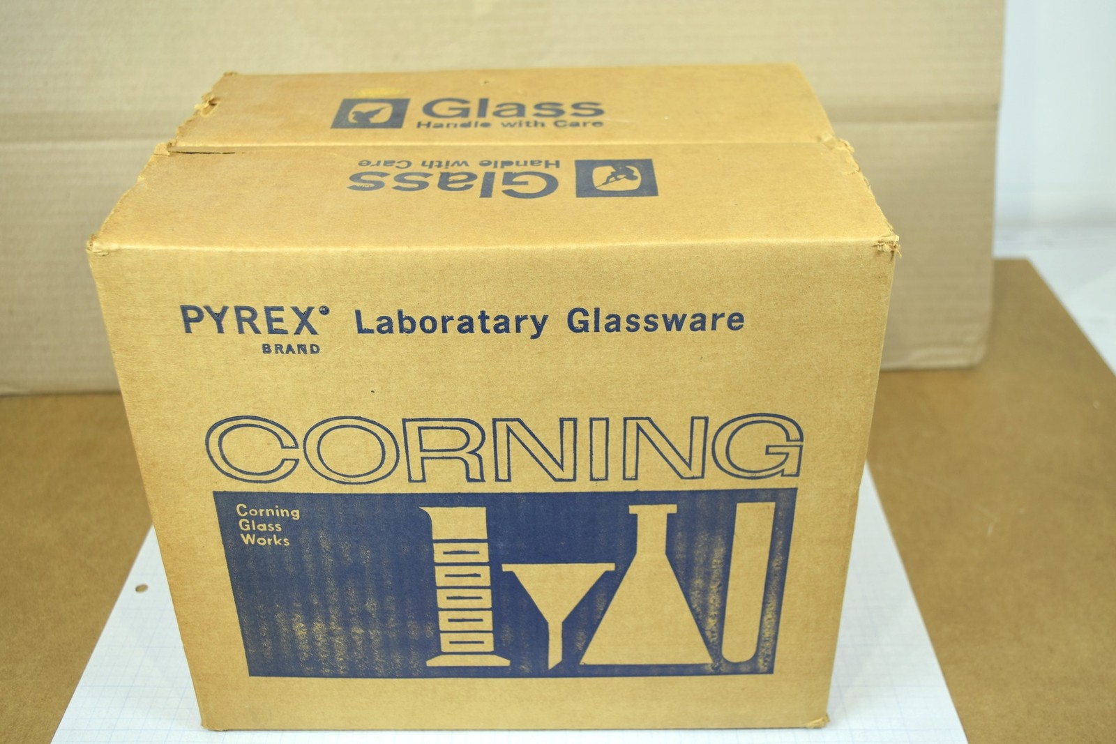 Vintage Corning Pyrex No. 1000 Griffin Beaker 400mL Graduated USA Unused NOS