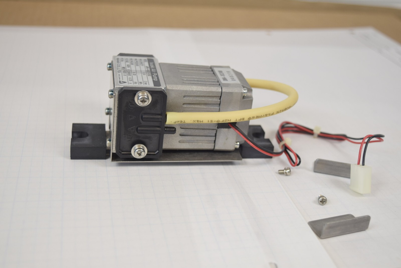 IWAKI Air Vacuum Pump APN-4002-ERC DC24V 9.33kPa 250mA Tested - Agilent G1379A