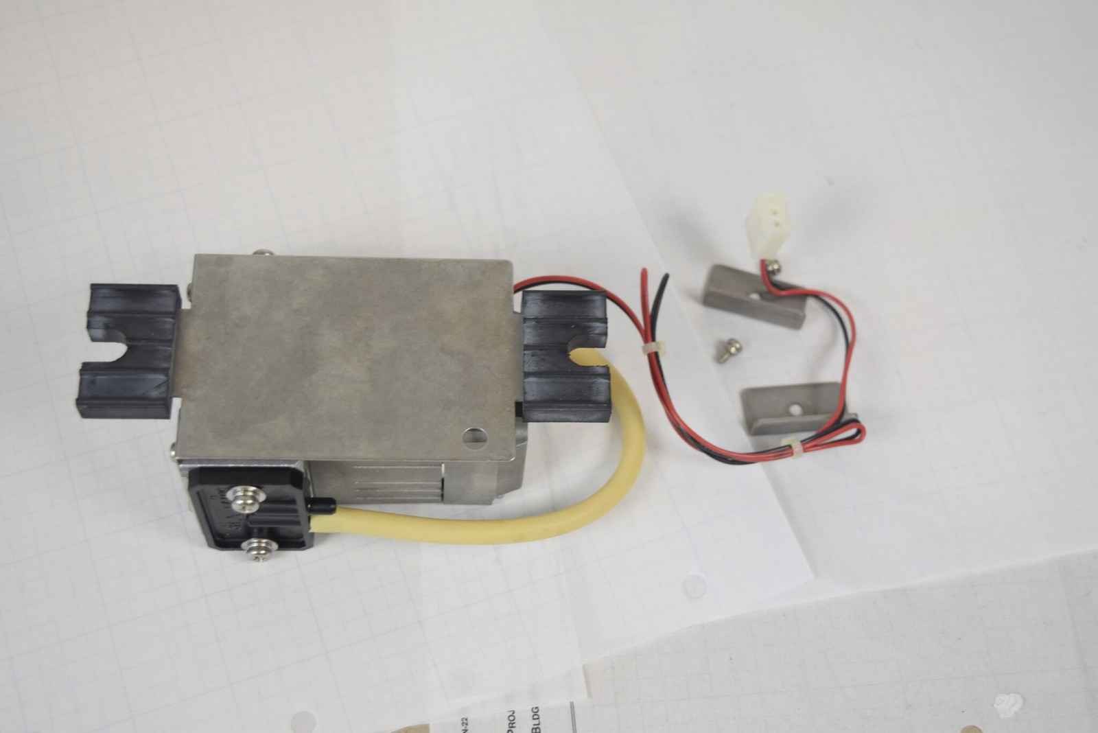 IWAKI Air Vacuum Pump APN-4002-ERC DC24V 9.33kPa 250mA Tested - Agilent G1379A