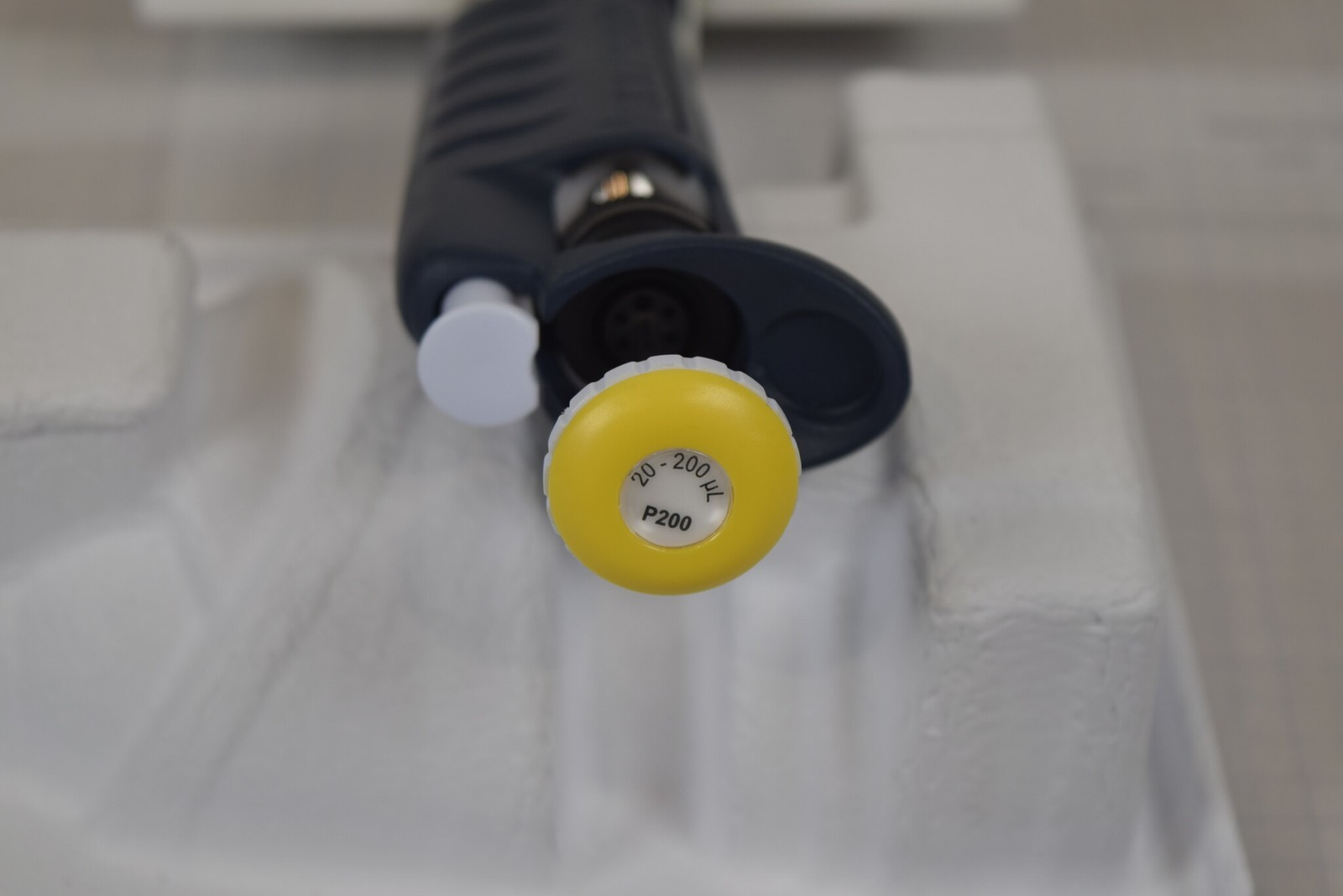 Gilson Pipetman P200 12-Channel 20-200uL Manual Multichannel Pipette