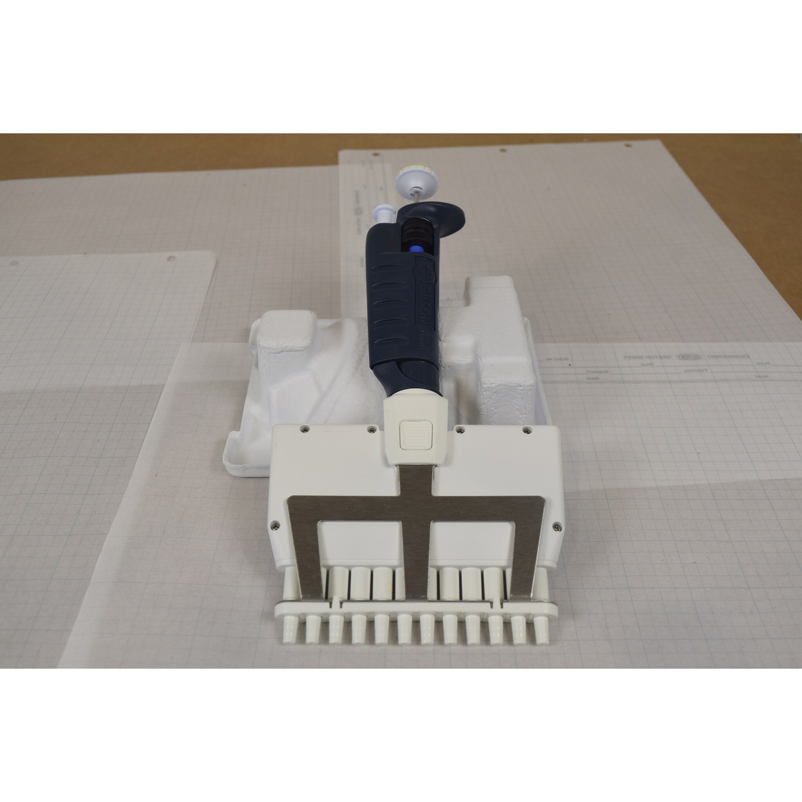 Gilson Pipetman P200 12-Channel 20-200uL Manual Multichannel Pipette