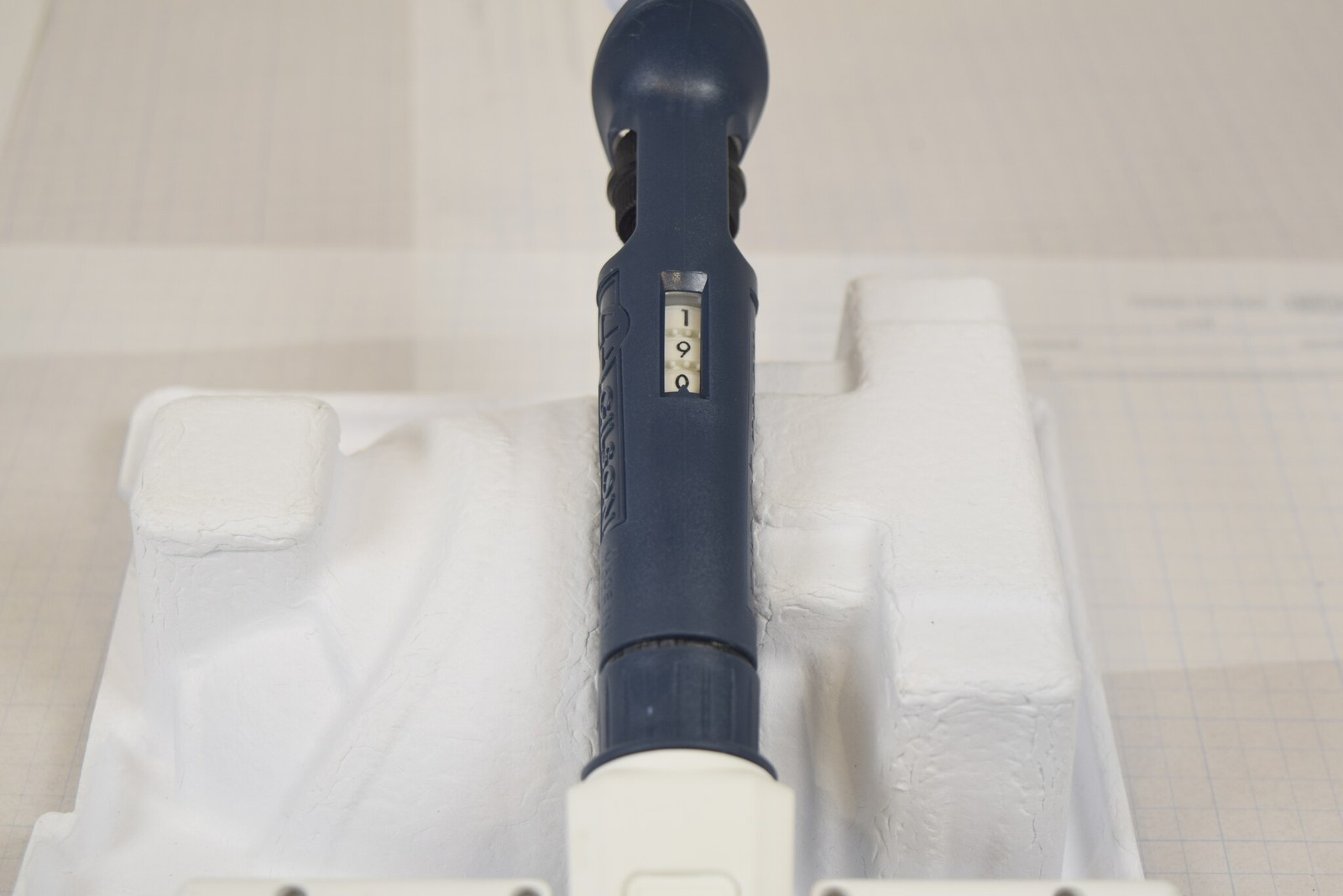 Gilson Pipetman P200 12-Channel 20-200uL Manual Multichannel Pipette