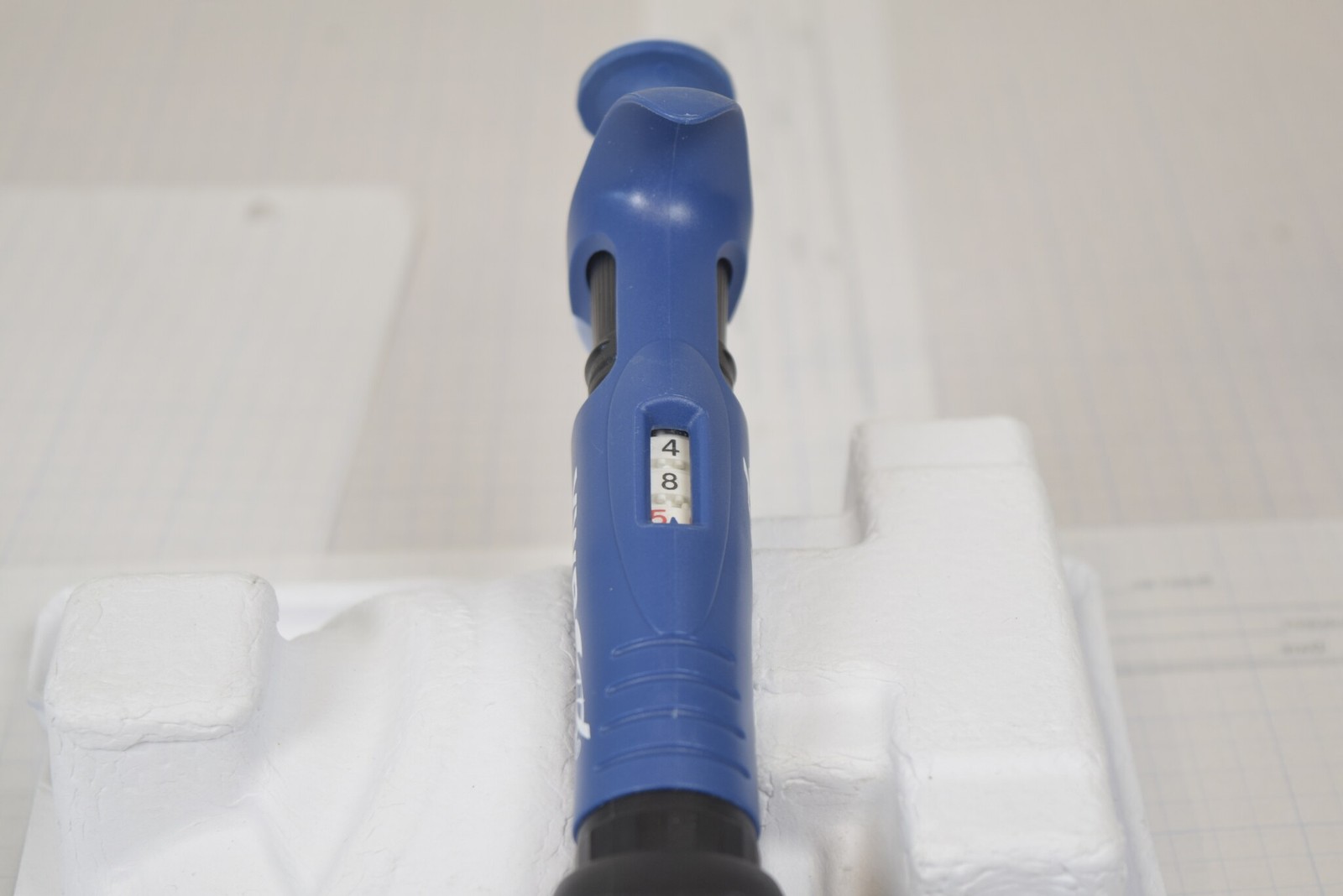 VWR Ergonomic High-Performance 8-Channel 5-50uL Manual Multichannel Pipette