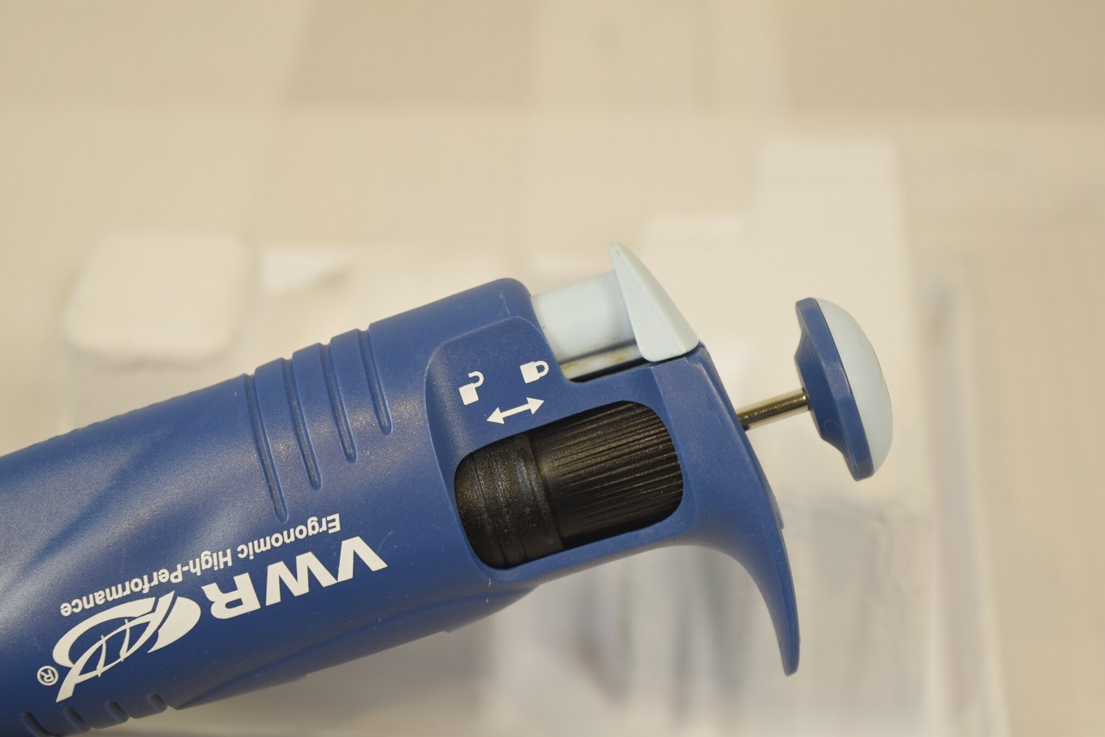 VWR Ergonomic High-Performance 8-Channel 5-50uL Manual Multichannel Pipette