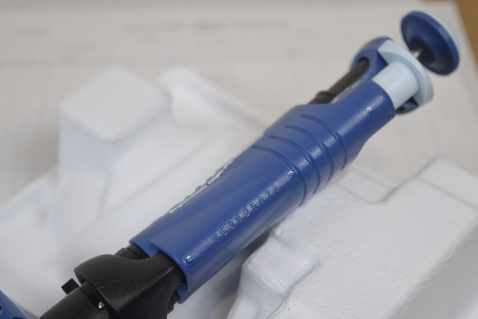VWR Ergonomic High-Performance 8-Channel 5-50uL Manual Multichannel Pipette