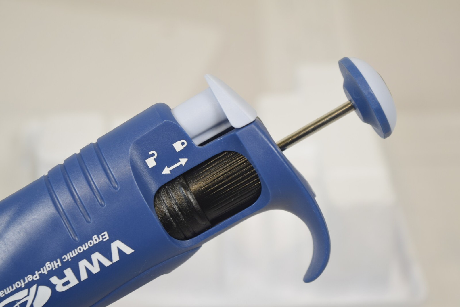 VWR Ergonomic High-Performance 8-Channel 5-50uL Manual Multichannel Pipette