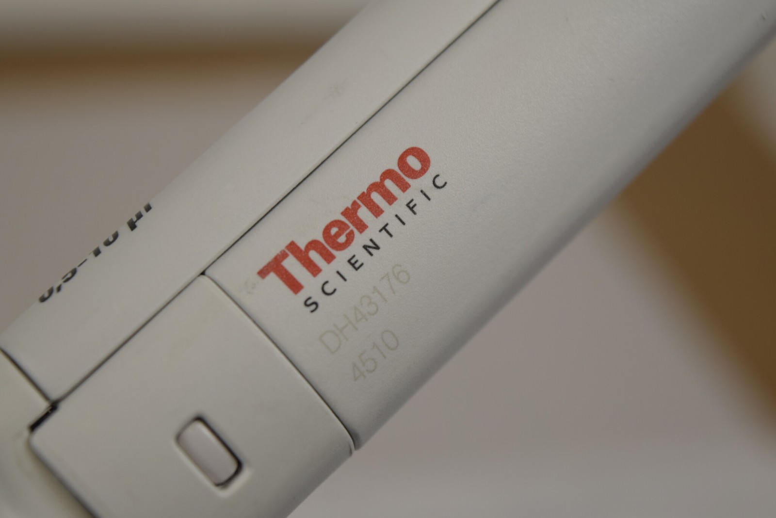 Thermo Finnpipette 4510 12-Channel 0.5-10uL Manual Multichannel Pipette