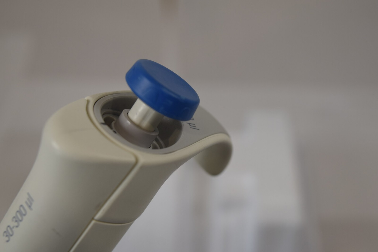 Thermo Scientific Matrix 12-Channel 30-300uL Manual Multichannel Pipette