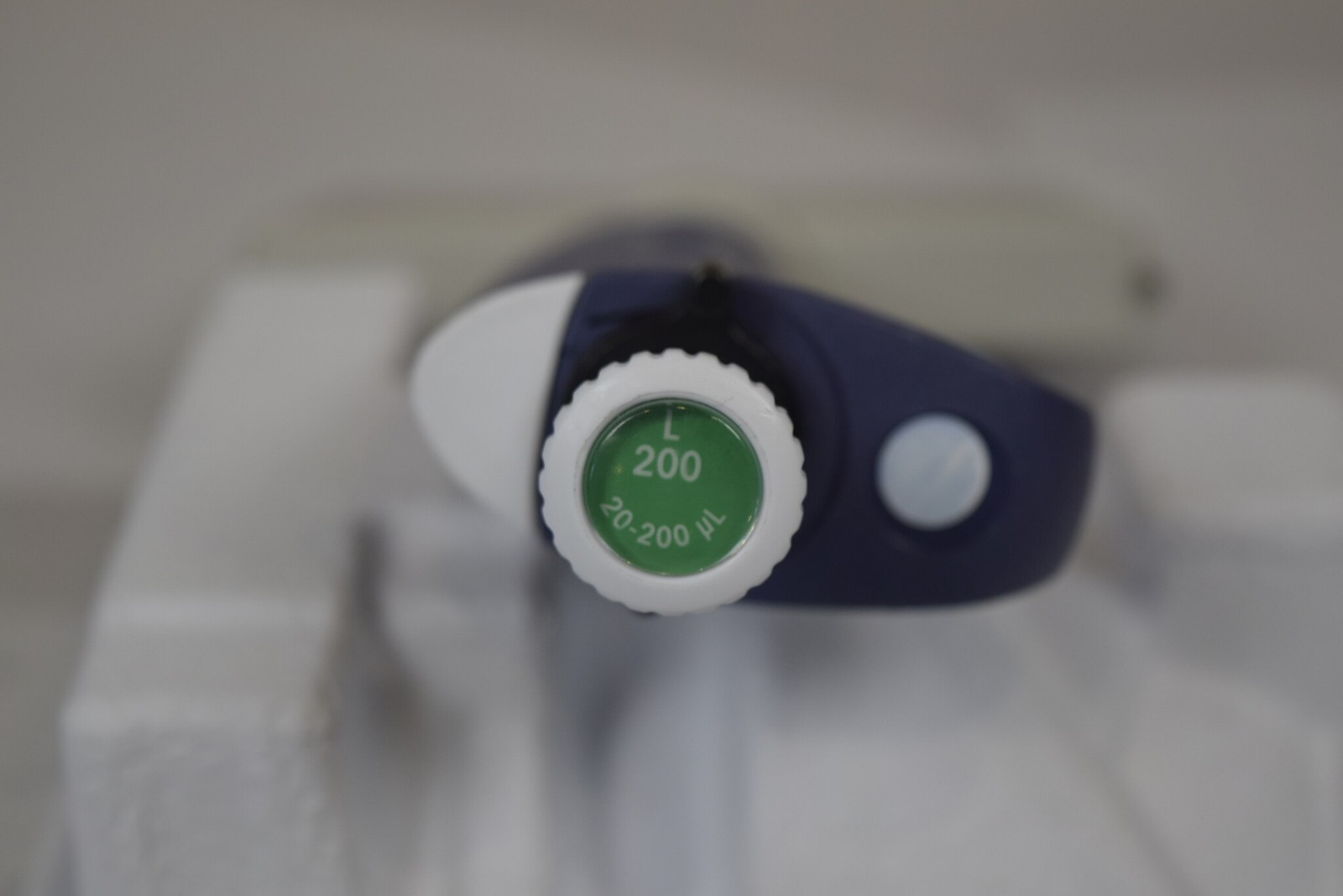 Rainin Pipet-Lite L12-200 12-Channel 20-200uL LTS Manual Multichannel Pipette