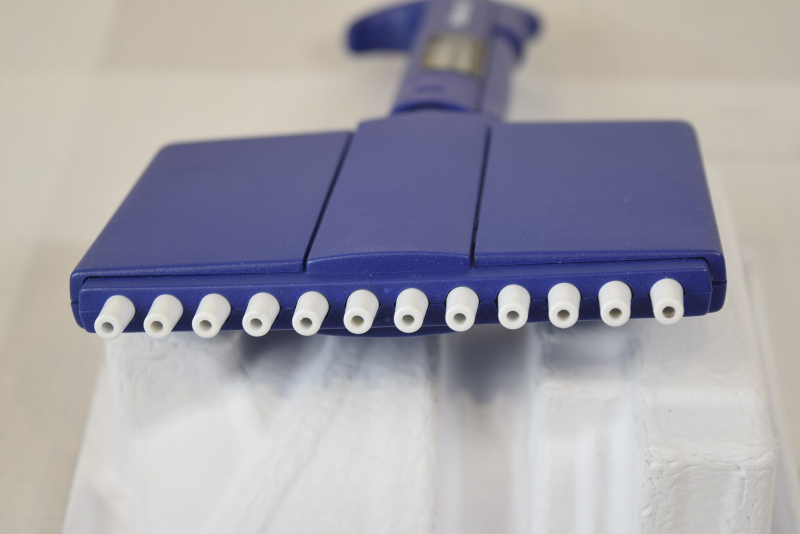 Fisherbrand Finnpipette II 12-Channel 50-300uL Manual Multichannel Pipette