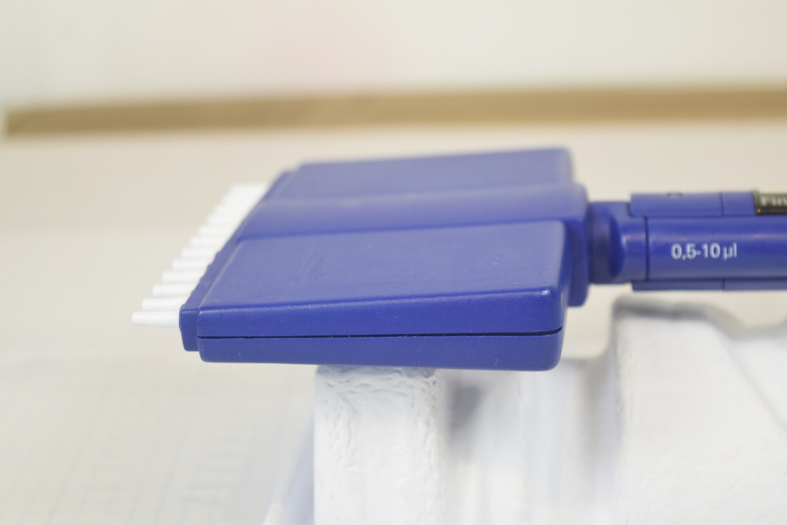 Fisherbrand Finnpipette II 12-Channel 0.5-10uL Manual Multichannel Pipette