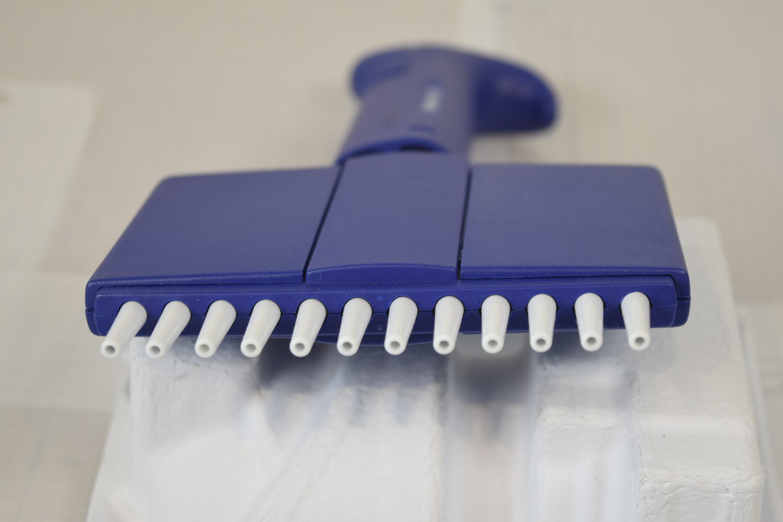 Fisherbrand Finnpipette 12-Channel 5-50uL Manual Multichannel Pipette