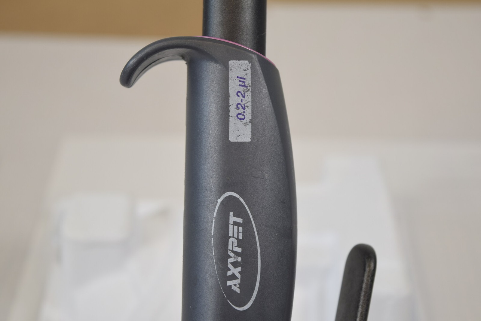 Axygen AxyPet 16-Channel 0.2-2uL Manual Multichannel Pipette 384-Well