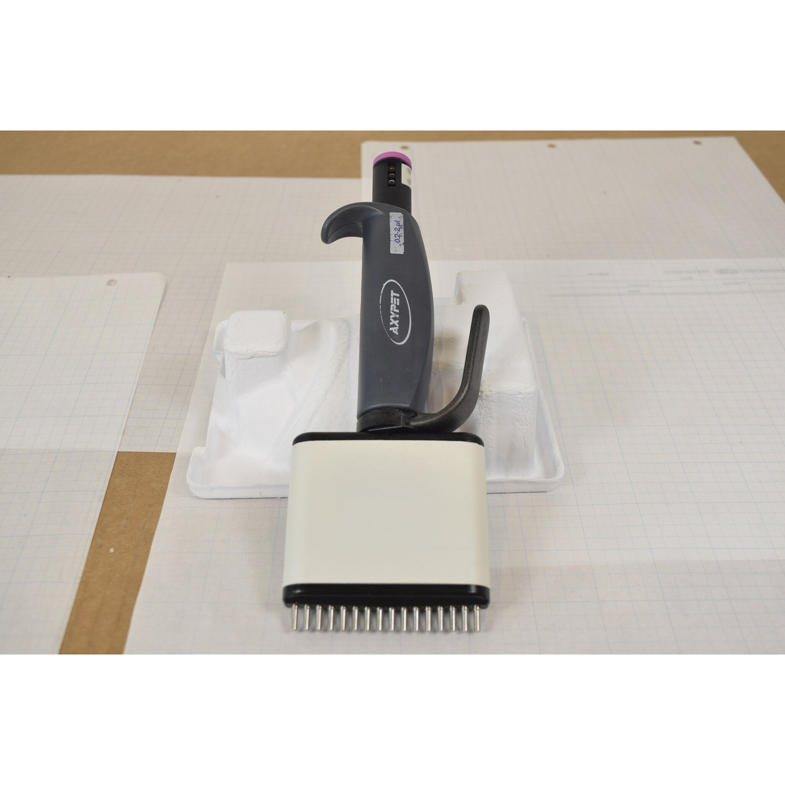 Axygen AxyPet 16-Channel 0.2-2uL Manual Multichannel Pipette 384-Well