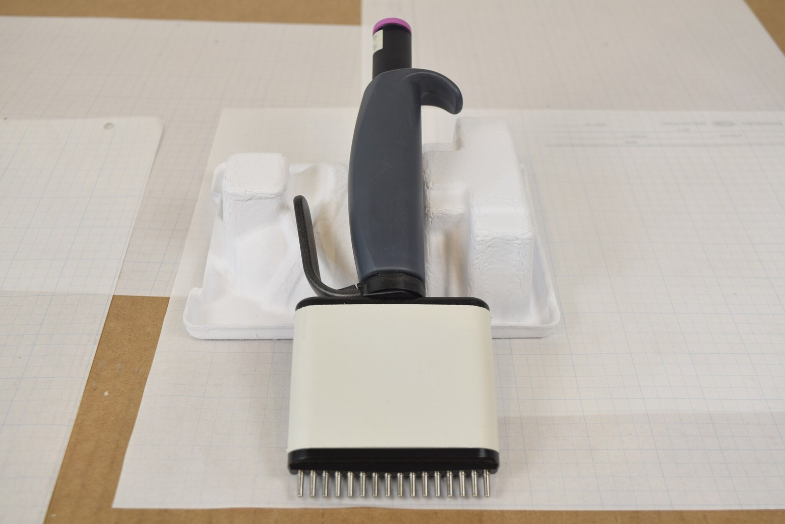 Axygen AxyPet 16-Channel 0.2-2uL Manual Multichannel Pipette 384-Well
