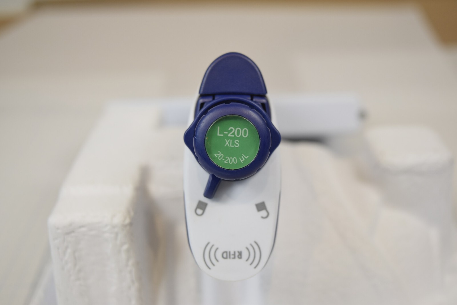 Rainin Pipet-Lite XLS L12-200XLS 12-Channel 20-200uL LTS Manual Pipette RFID